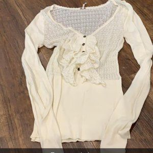 FREE PEOPLE IVORY RUFFLED DETAIL TOP KNIT